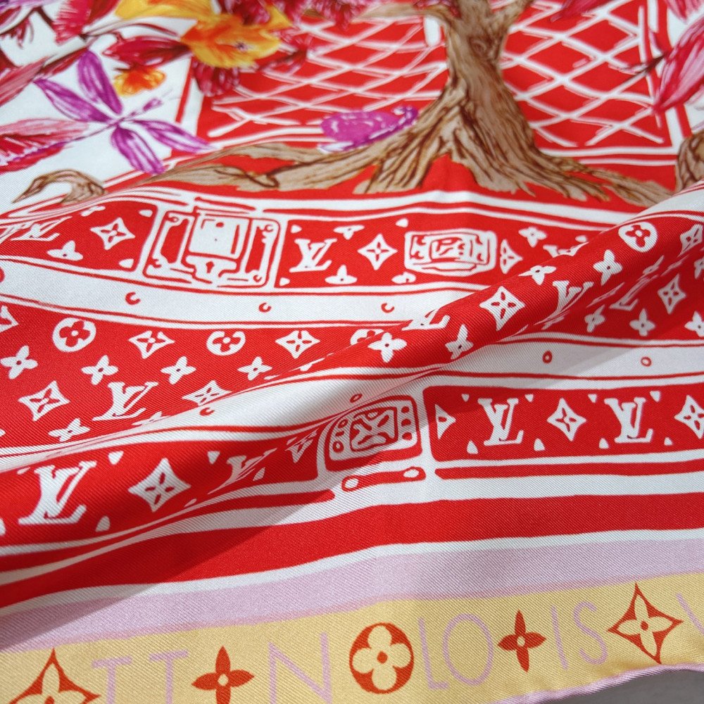 Louis Vuitton 100% Mulberry Silk 90cm Scarf!  