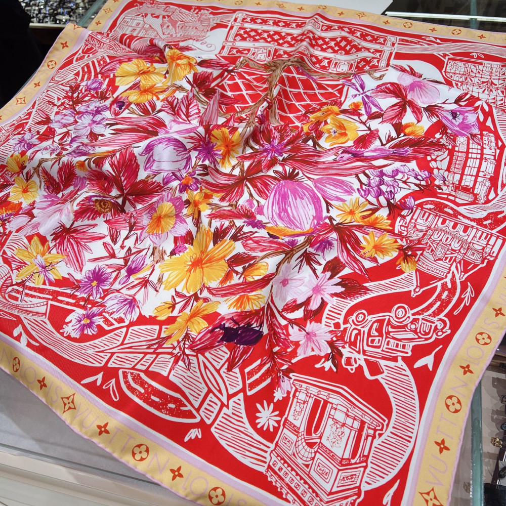 Louis Vuitton 100% Mulberry Silk 90cm Scarf!  