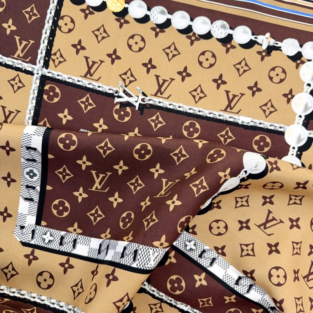 Louis Vuitton 100% Mulberry Silk 90cm Scarf!  