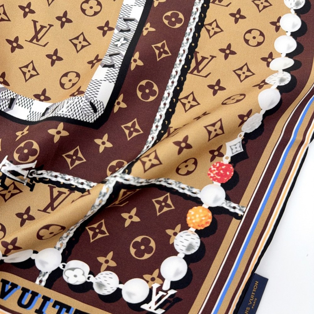 Louis Vuitton 100% Mulberry Silk 90cm Scarf!  