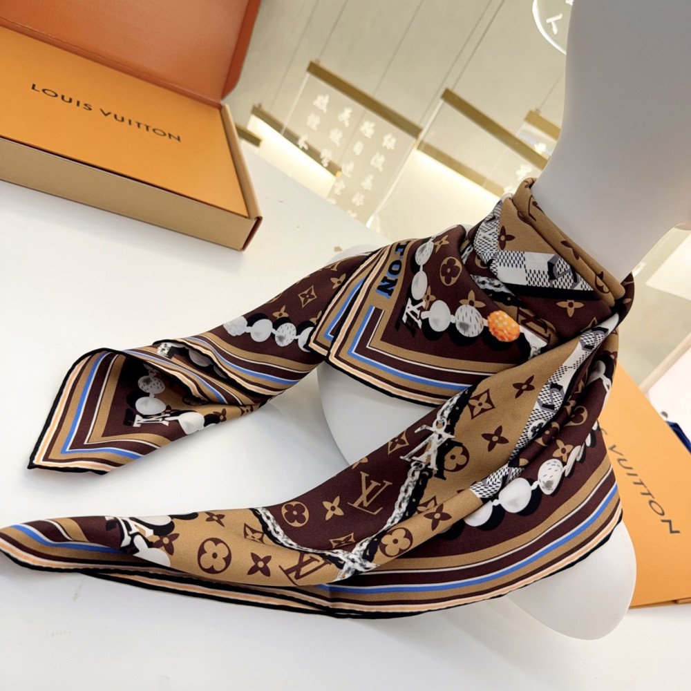 Louis Vuitton 100% Mulberry Silk 90cm Scarf!  