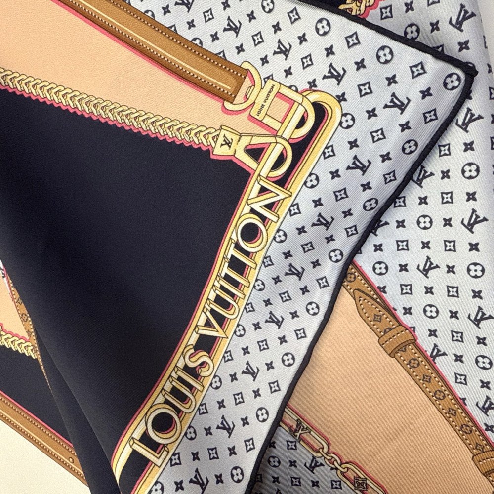 Louis Vuitton 100% Mulberry Silk 90cm Scarf! Louis Vuitton 100% Mulberry Silk 90cm Scarf!