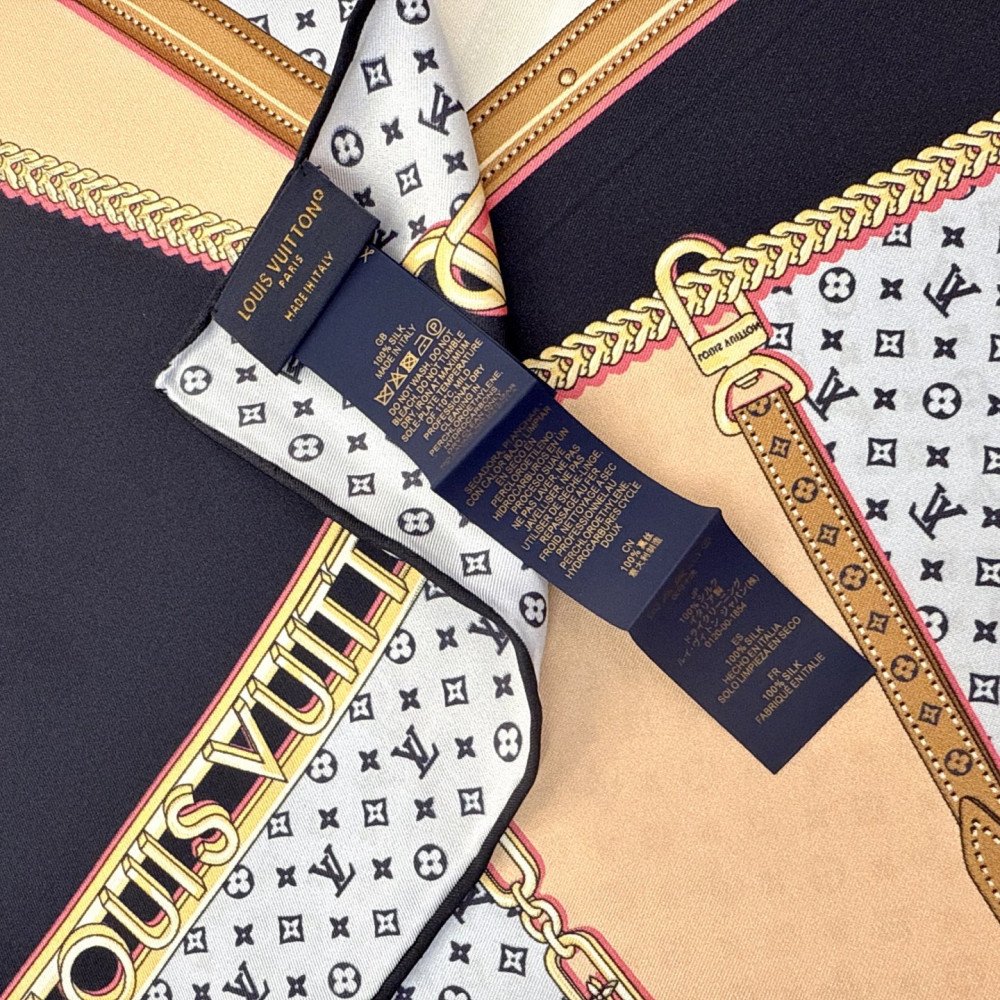 Louis Vuitton 100% Mulberry Silk 90cm Scarf! Louis Vuitton 100% Mulberry Silk 90cm Scarf!