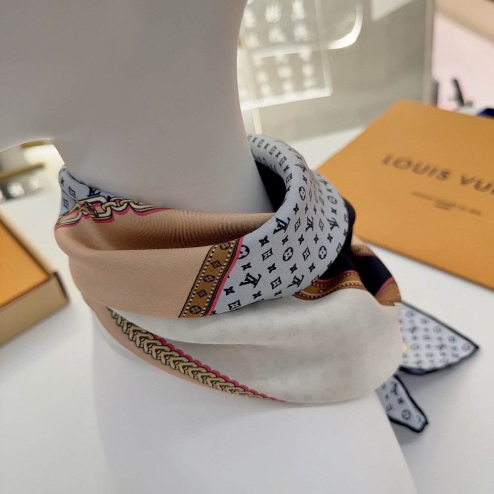 Louis Vuitton 100% Mulberry Silk 90cm Scarf! Louis Vuitton 100% Mulberry Silk 90cm Scarf!