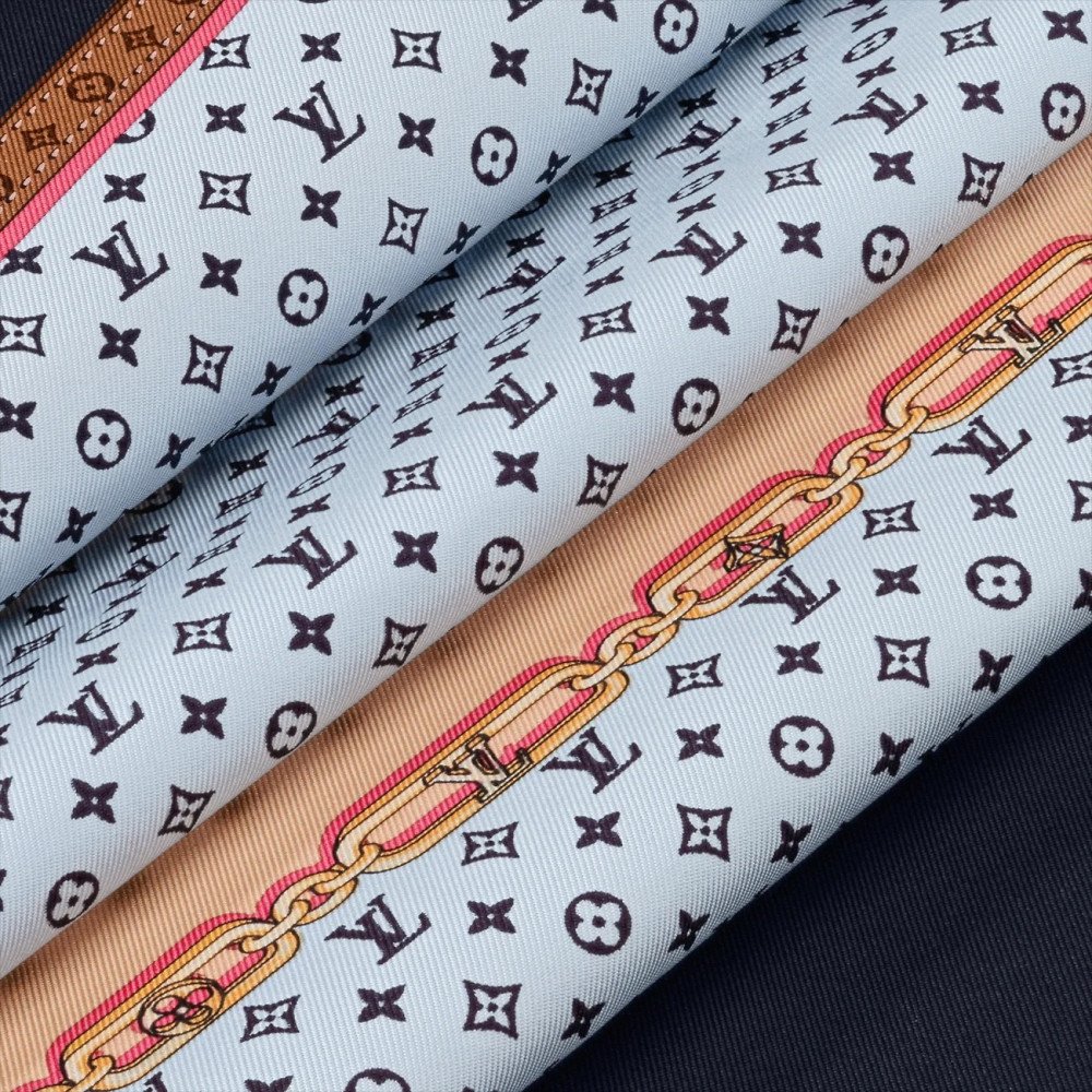 Louis Vuitton 100% Mulberry Silk 90cm Scarf! Louis Vuitton 100% Mulberry Silk 90cm Scarf!