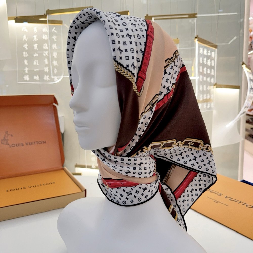Louis Vuitton 100% Mulberry Silk 90cm Scarf! Louis Vuitton 100% Mulberry Silk 90cm Scarf!