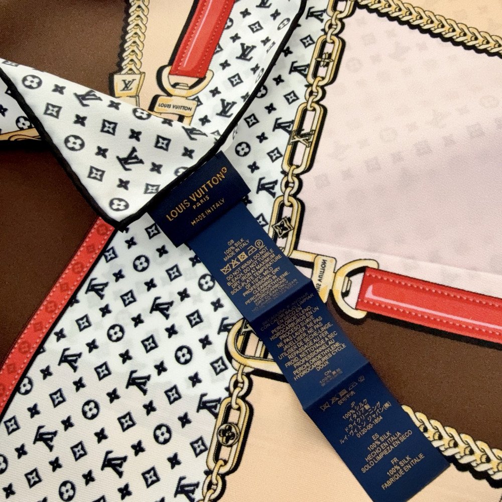 Louis Vuitton 100% Mulberry Silk 90cm Scarf! Louis Vuitton 100% Mulberry Silk 90cm Scarf!