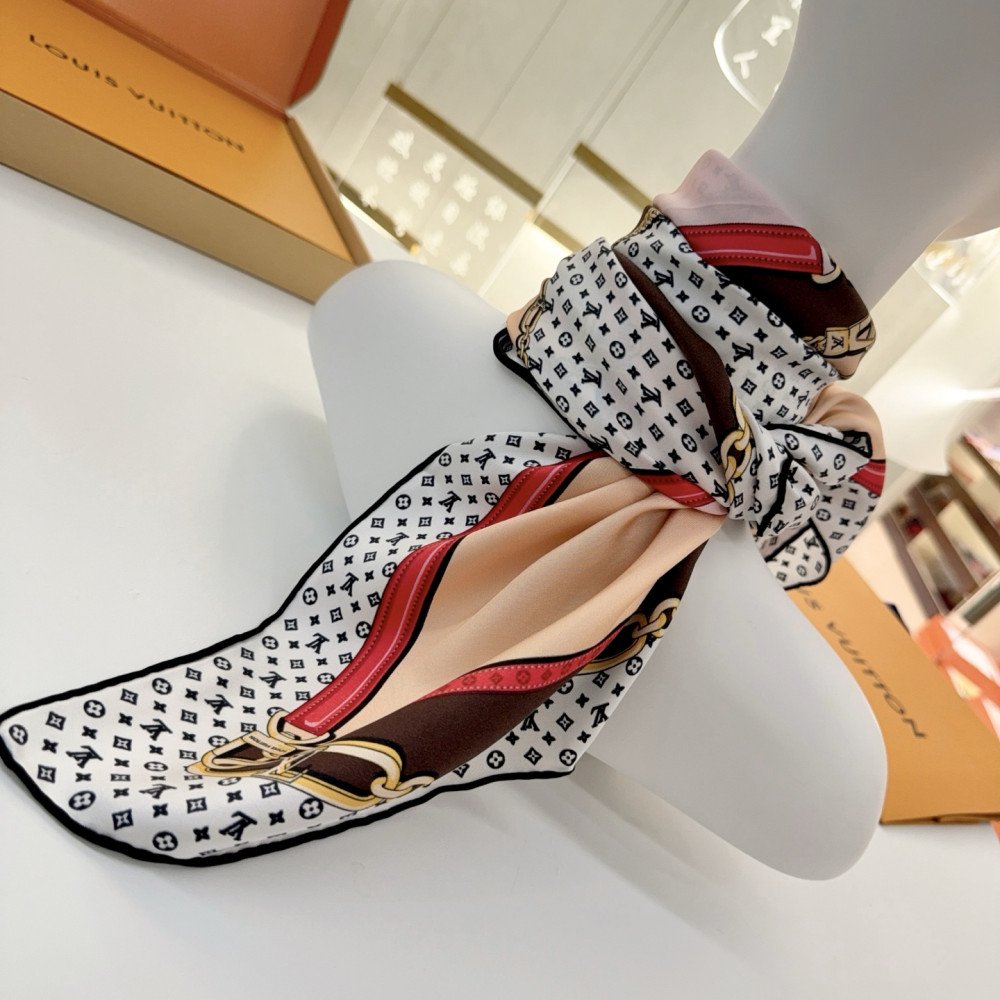 Louis Vuitton 100% Mulberry Silk 90cm Scarf! Louis Vuitton 100% Mulberry Silk 90cm Scarf!