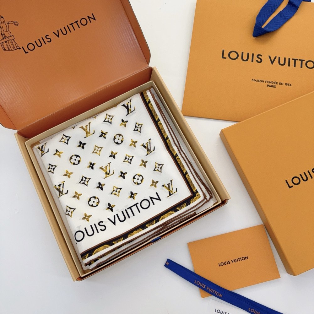 Louis Vuitton 100% Mulberry Silk 90cm Scarf!  