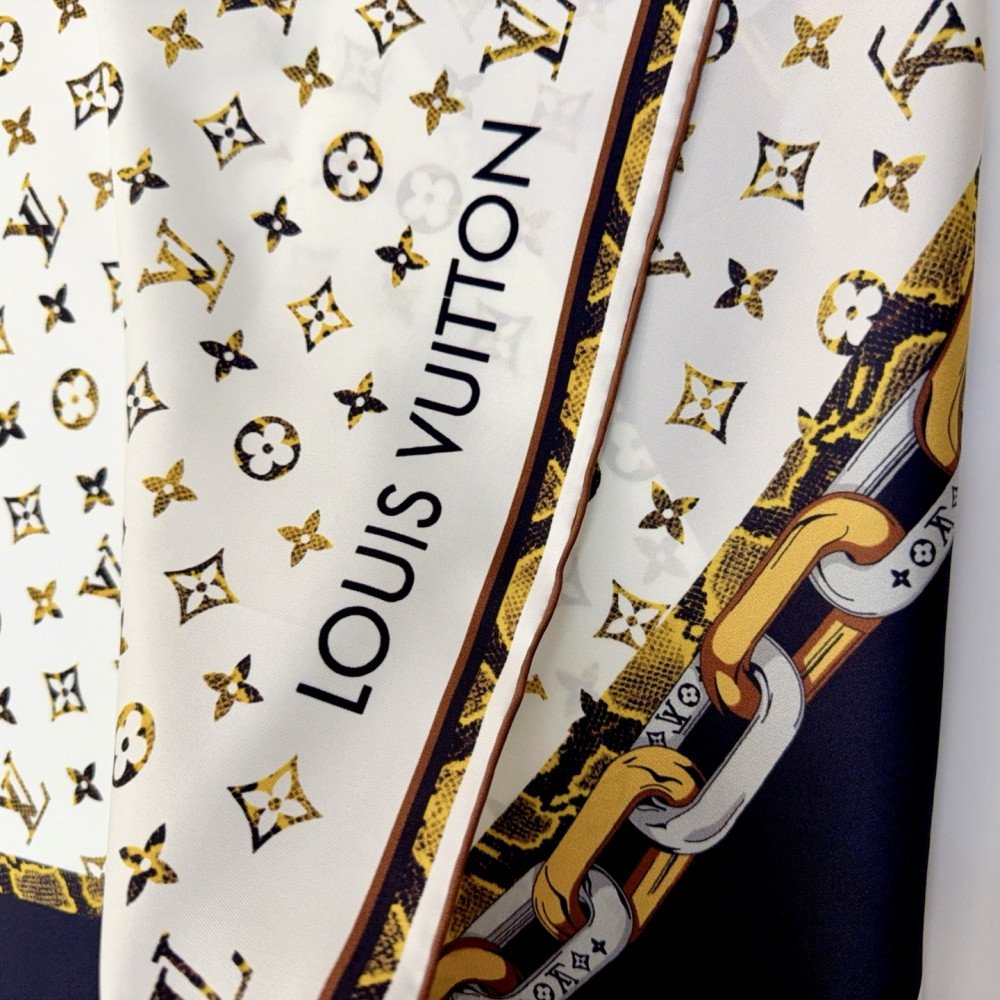 Louis Vuitton 100% Mulberry Silk 90cm Scarf!  