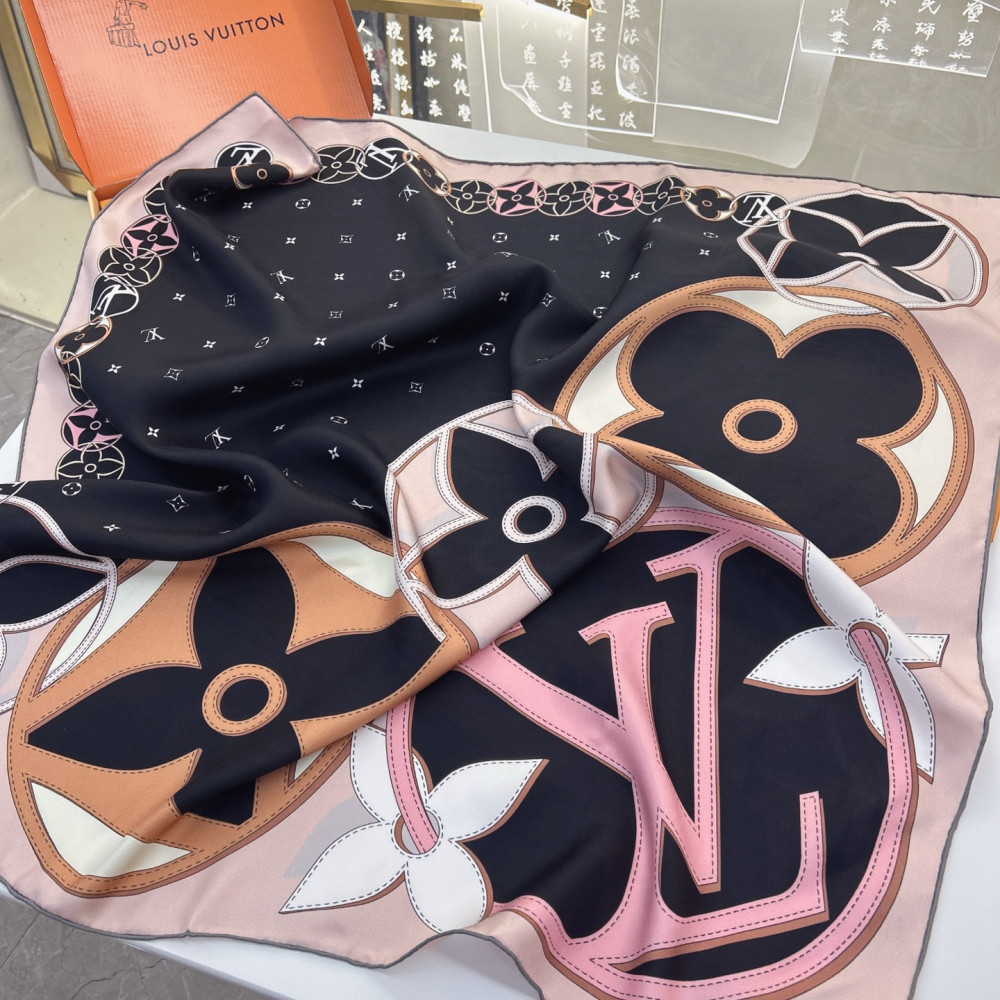 Louis Vuitton 100% Mulberry Silk 90cm Scarf!  