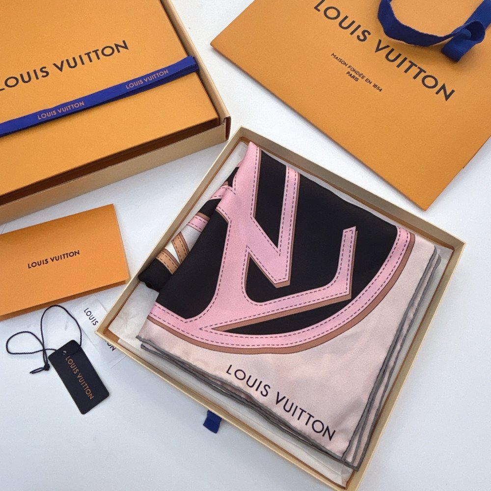 Louis Vuitton 100% Mulberry Silk 90cm Scarf!  