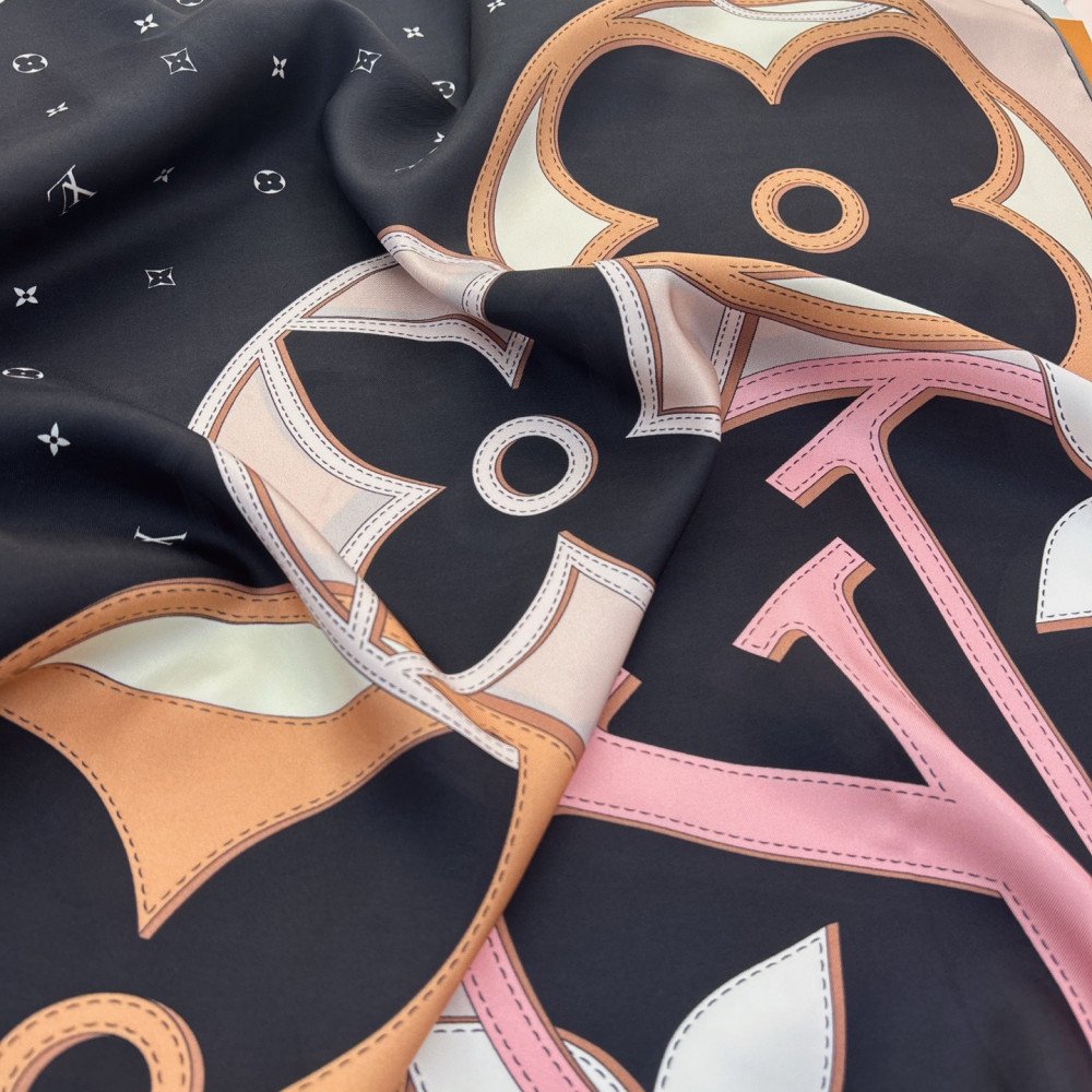 Louis Vuitton 100% Mulberry Silk 90cm Scarf!  