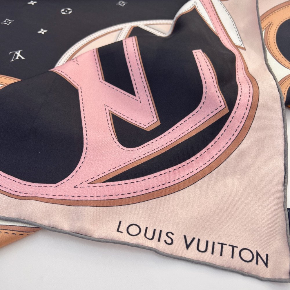 Louis Vuitton 100% Mulberry Silk 90cm Scarf!  