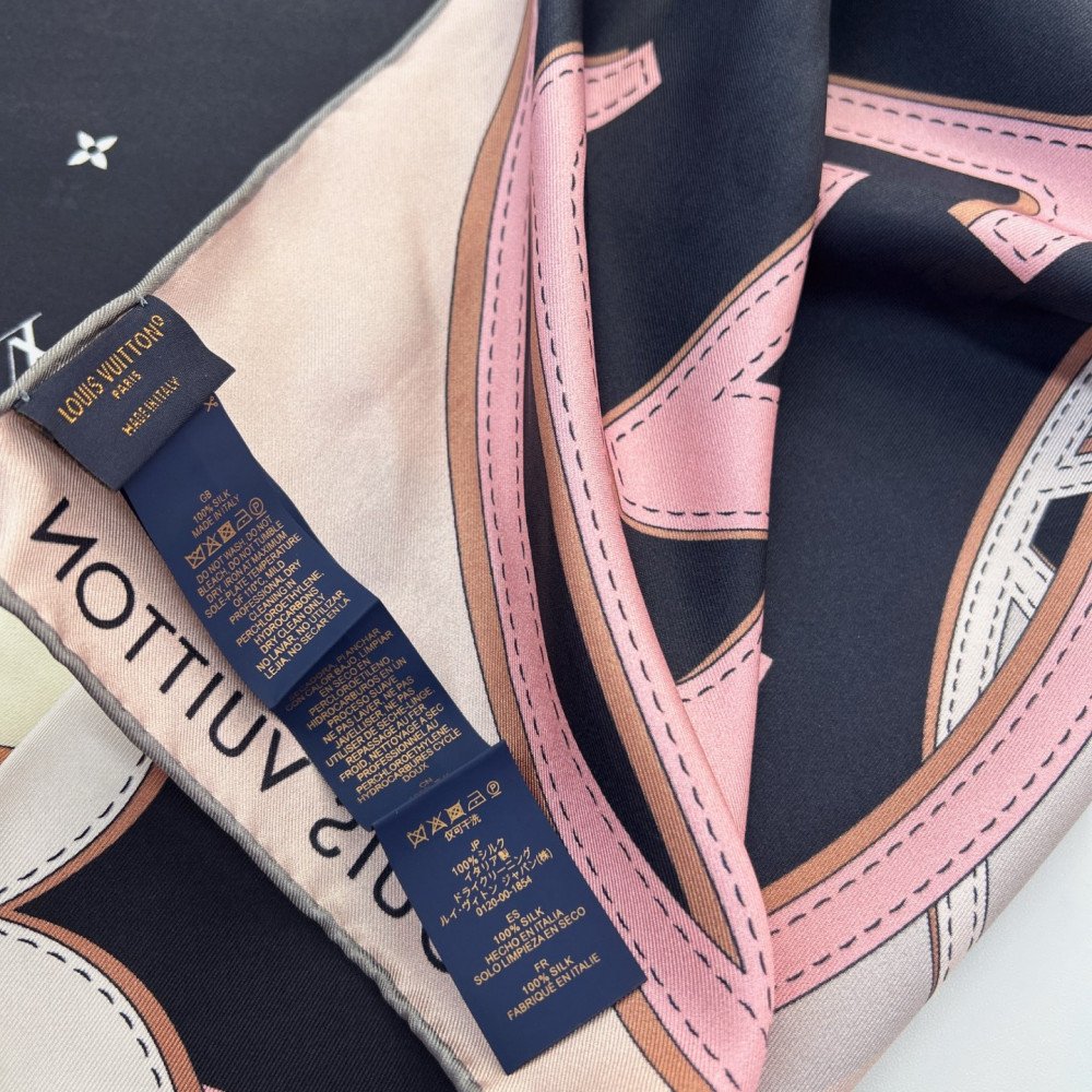 Louis Vuitton 100% Mulberry Silk 90cm Scarf!  