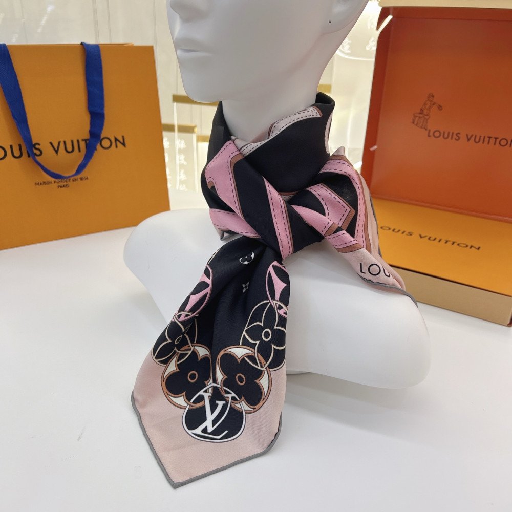 Louis Vuitton 100% Mulberry Silk 90cm Scarf!  