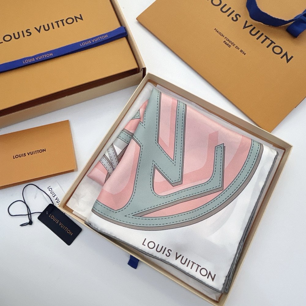 Louis Vuitton 100% Mulberry Silk 90cm Scarf!  