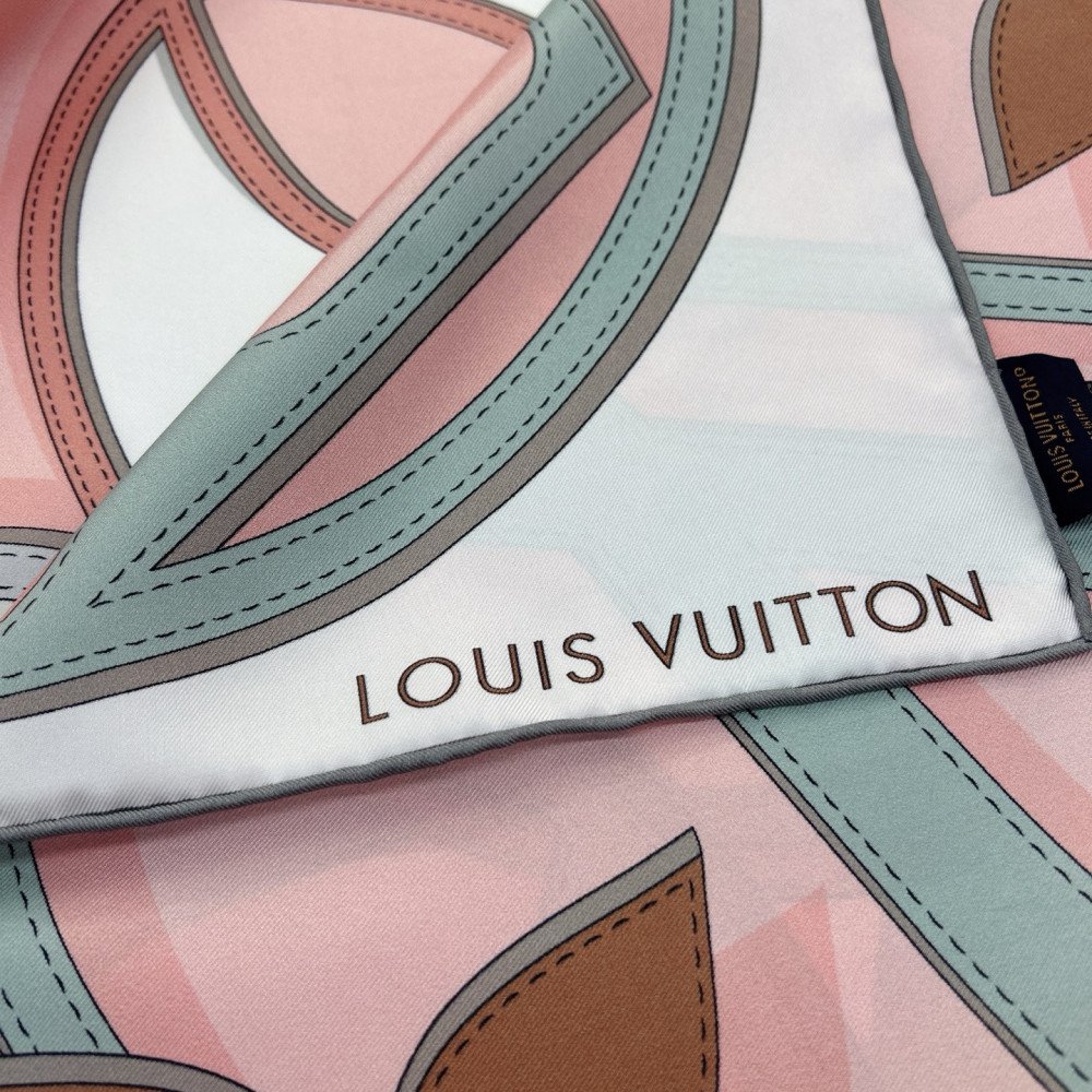 Louis Vuitton 100% Mulberry Silk 90cm Scarf!  
