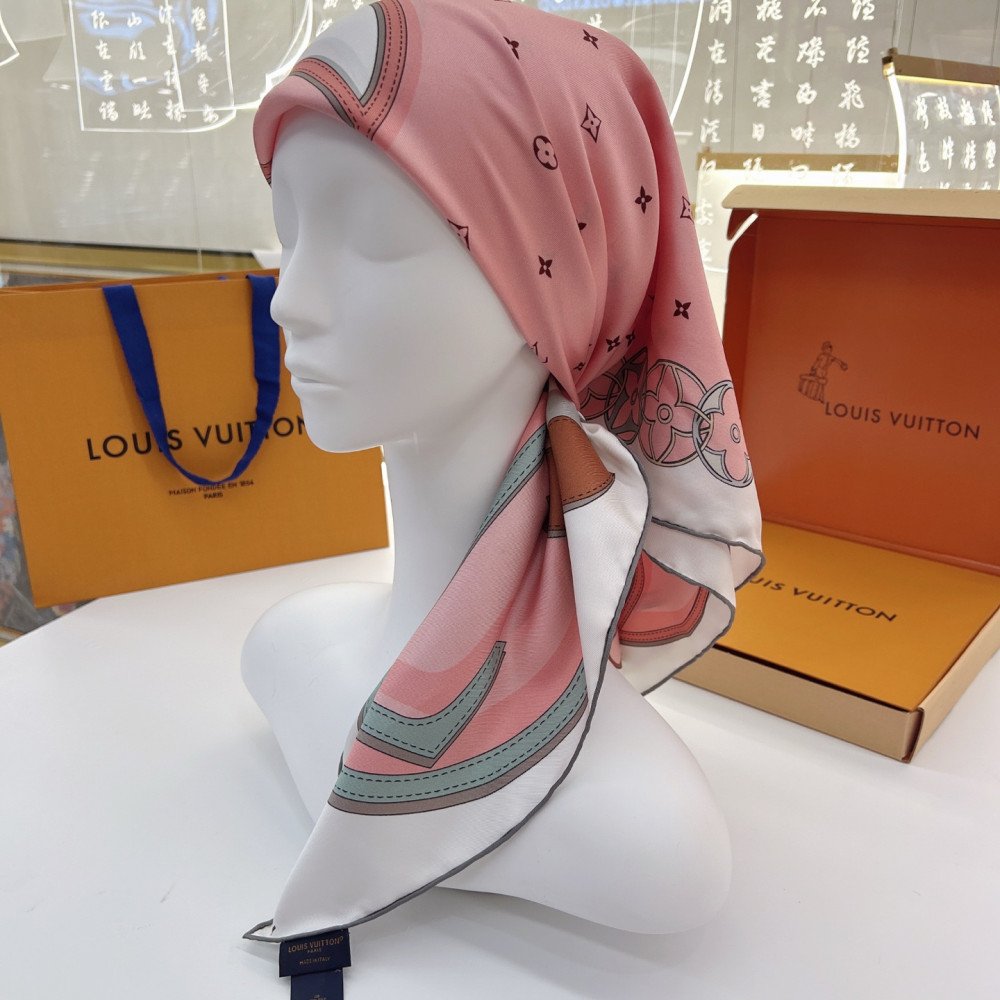 Louis Vuitton 100% Mulberry Silk 90cm Scarf!  