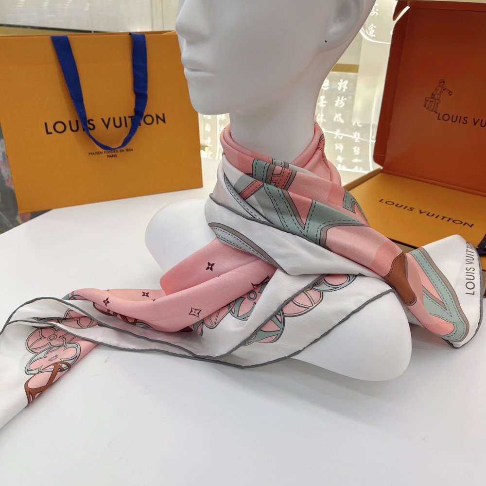 Louis Vuitton 100% Mulberry Silk 90cm Scarf!  