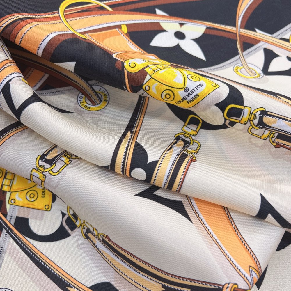 Louis Vuitton 100% Mulberry Silk 90cm Scarf!  