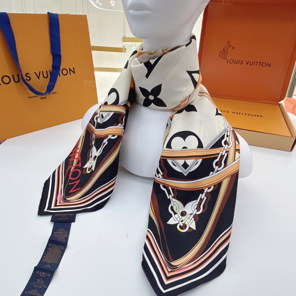 Louis Vuitton 100% Mulberry Silk 90cm Scarf!  
