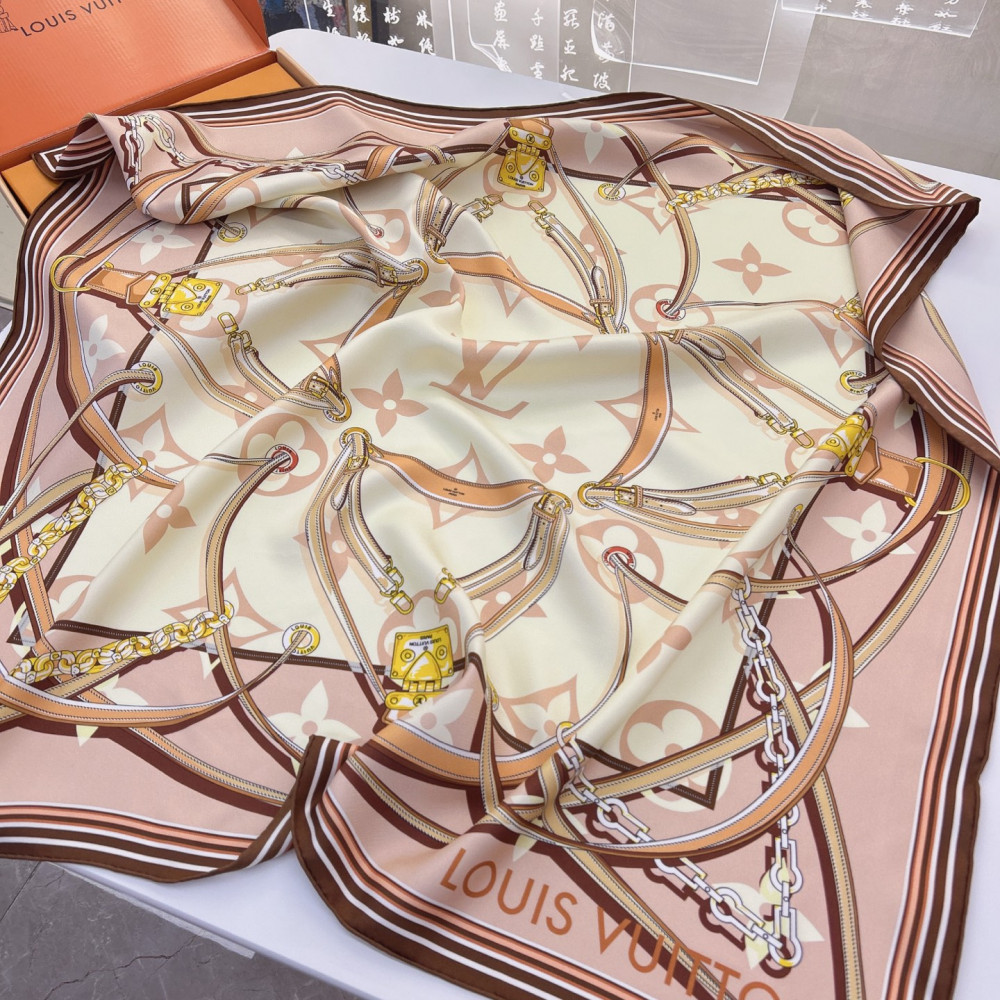 Louis Vuitton 100% Mulberry Silk 90cm Scarf!  