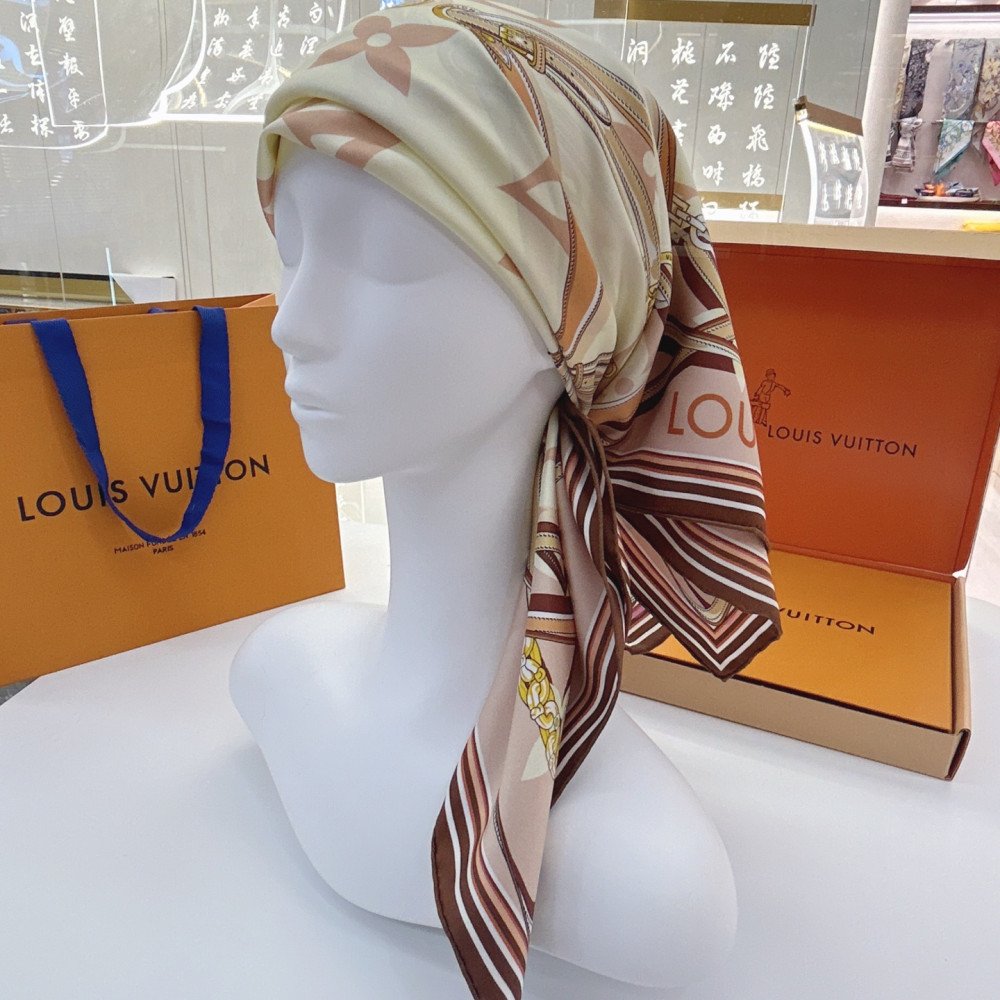 Louis Vuitton 100% Mulberry Silk 90cm Scarf!  