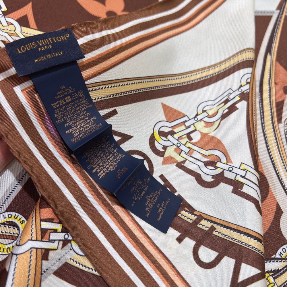 Louis Vuitton 100% Mulberry Silk 90cm Scarf!  