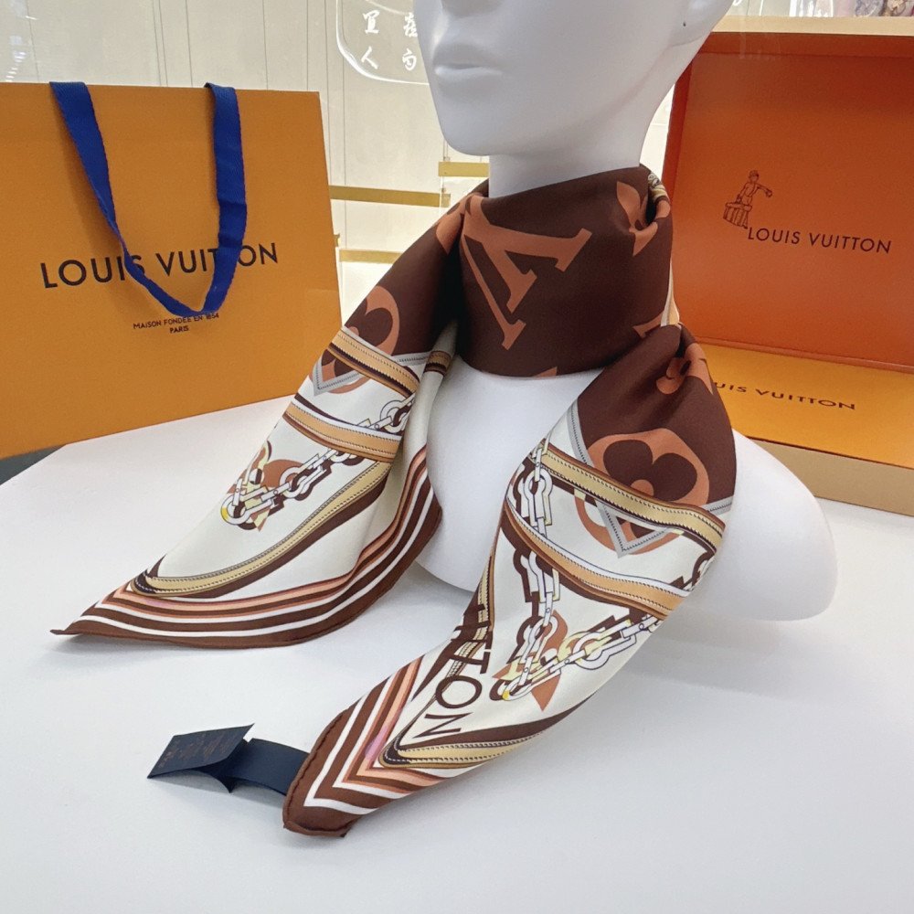 Louis Vuitton 100% Mulberry Silk 90cm Scarf!  