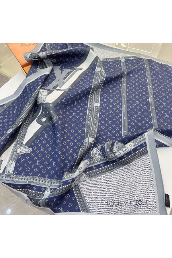 Louis Vuitton 100% Mulberry Silk 90cm Scarf!  