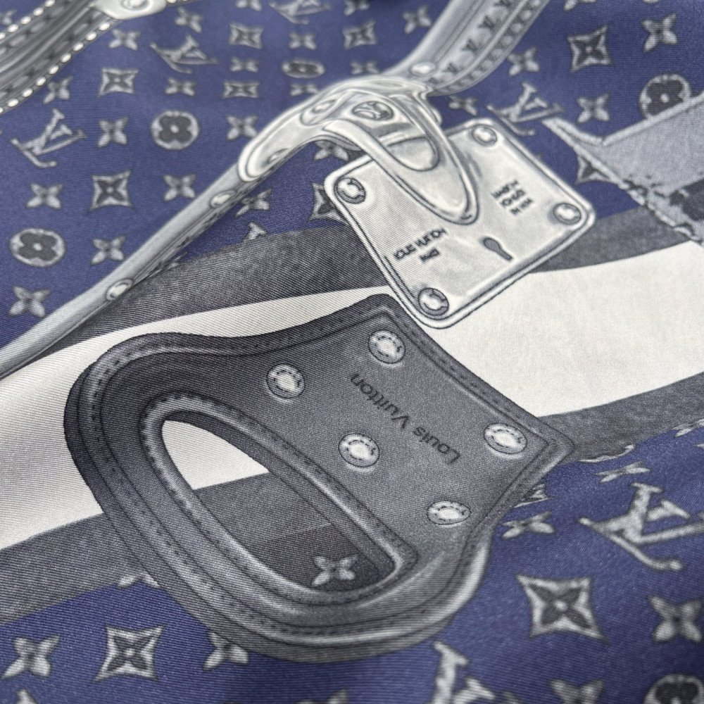 Louis Vuitton 100% Mulberry Silk 90cm Scarf!  