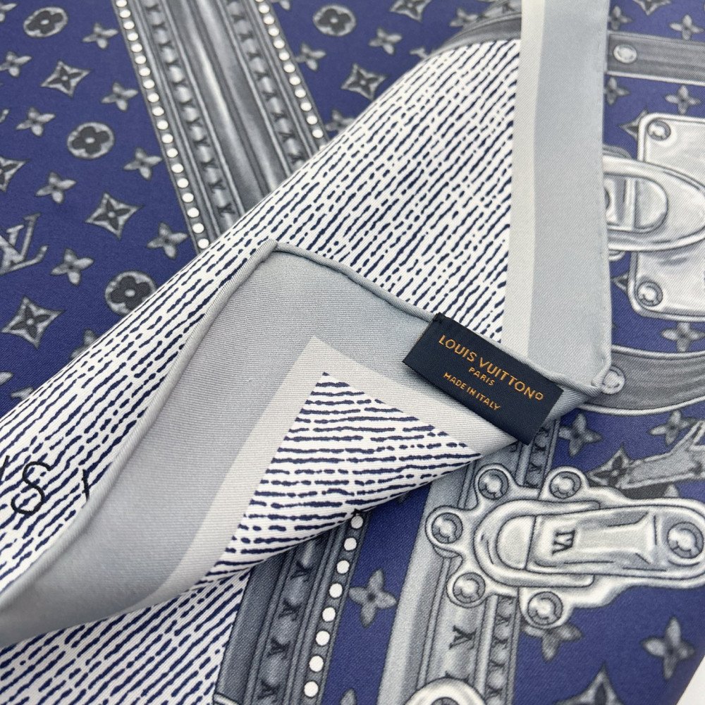 Louis Vuitton 100% Mulberry Silk 90cm Scarf!  