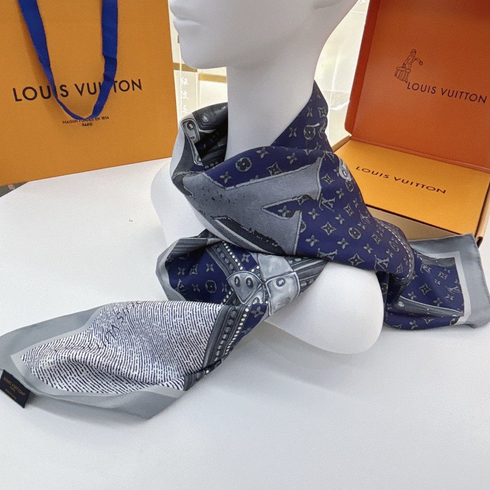 Louis Vuitton 100% Mulberry Silk 90cm Scarf!  