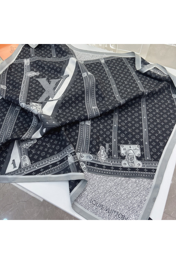 Louis Vuitton 100% Mulberry Silk 90cm Scarf!  