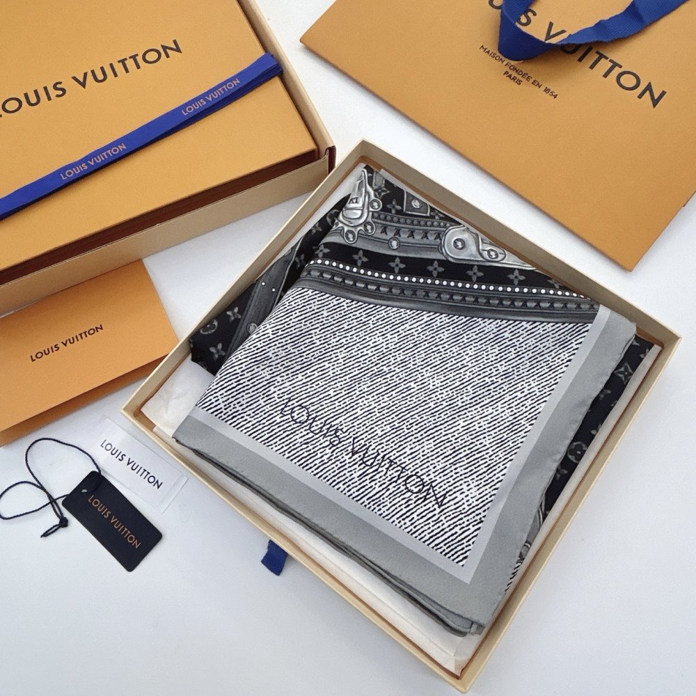 Louis Vuitton 100% Mulberry Silk 90cm Scarf!  