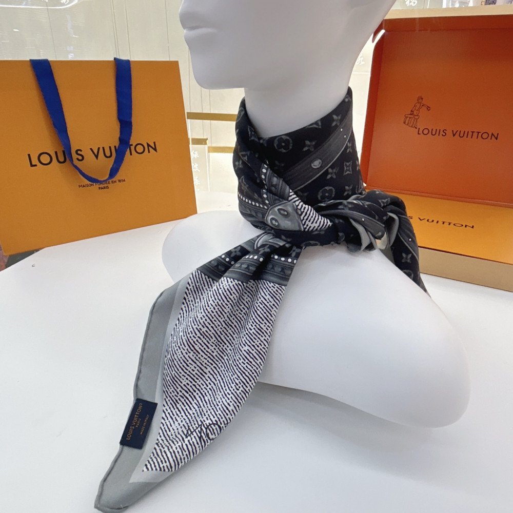 Louis Vuitton 100% Mulberry Silk 90cm Scarf!  
