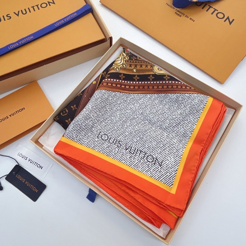 Louis Vuitton 100% Mulberry Silk 90cm Scarf!  