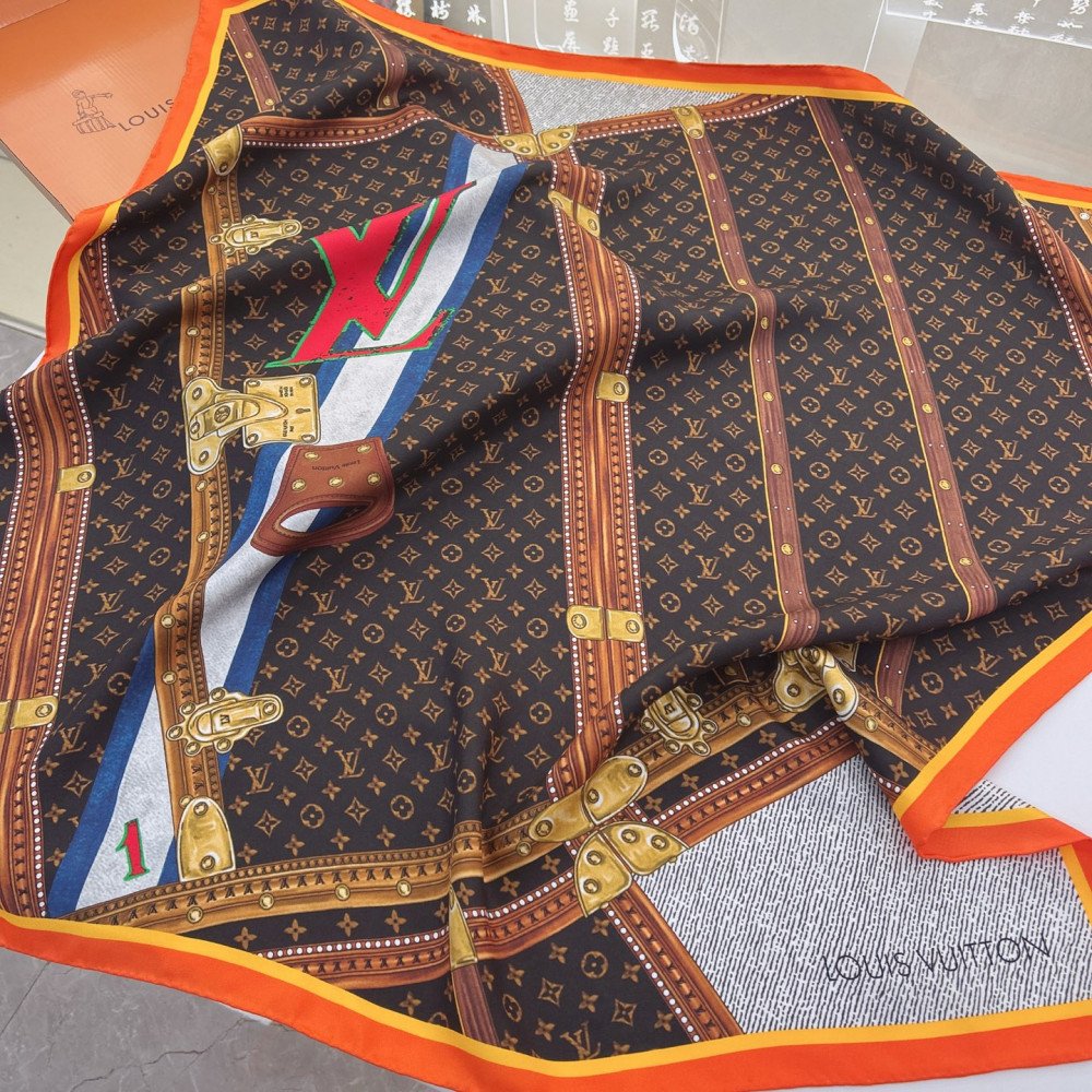 Louis Vuitton 100% Mulberry Silk 90cm Scarf!  