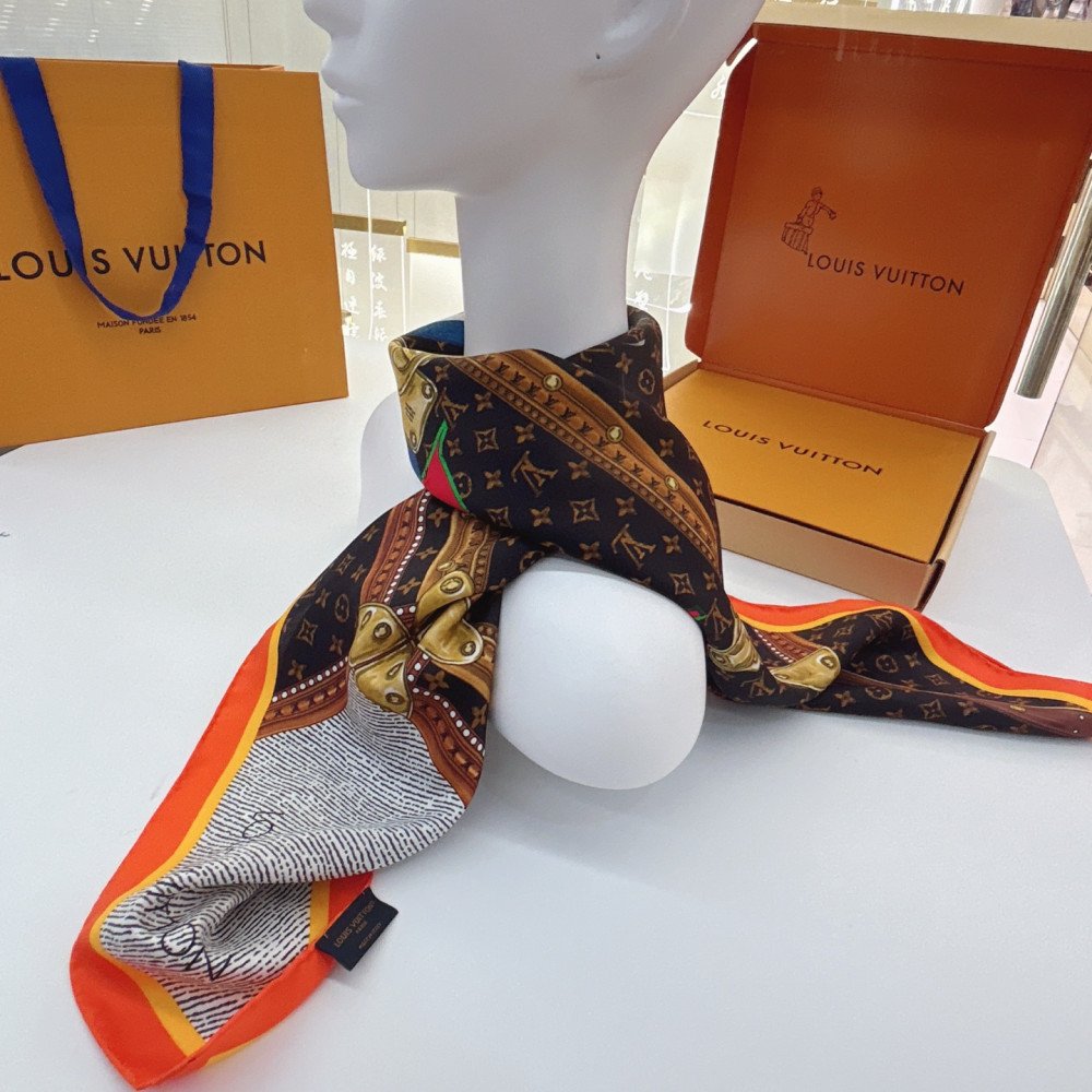 Louis Vuitton 100% Mulberry Silk 90cm Scarf!  
