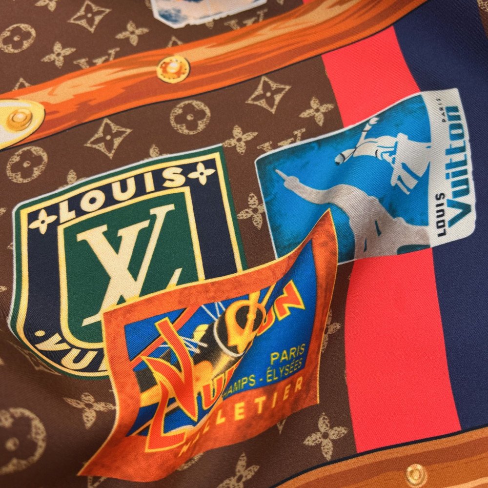 Louis Vuitton 100% Mulberry Silk 90cm Scarf!  