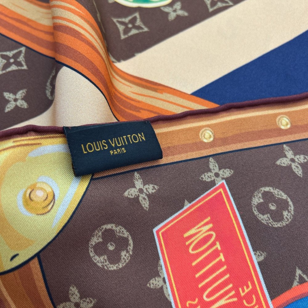 Louis Vuitton 100% Mulberry Silk 90cm Scarf!  