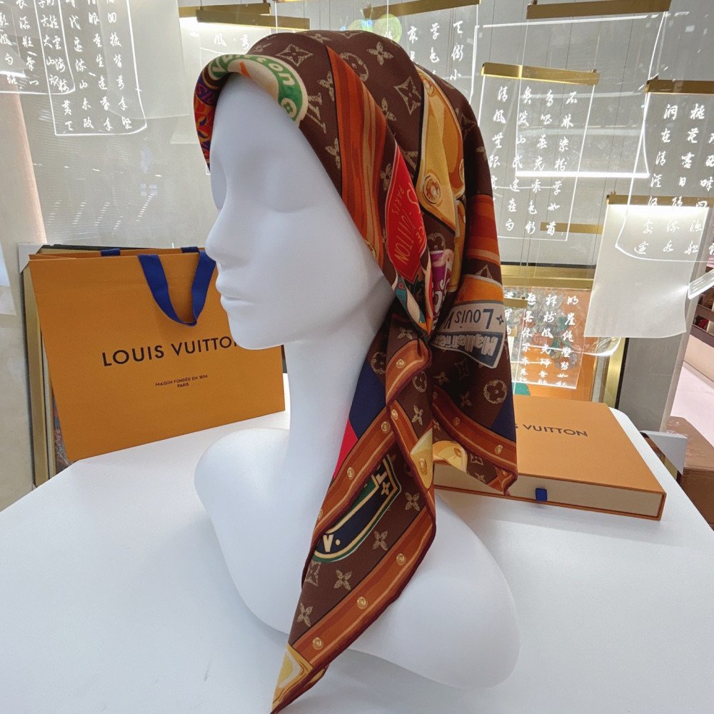 Louis Vuitton 100% Mulberry Silk 90cm Scarf!  