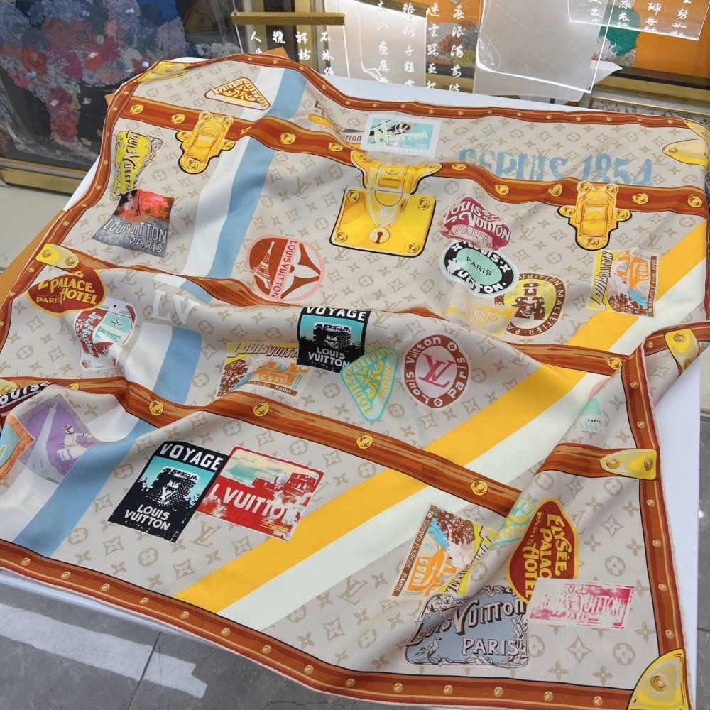 Louis Vuitton 100% Mulberry Silk 90cm Scarf!  