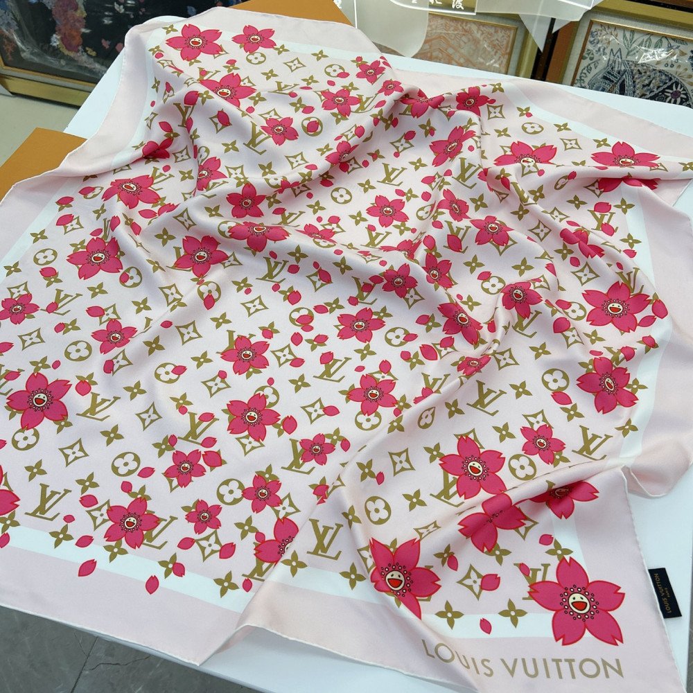 Louis Vuitton 100% Mulberry Silk 90cm Scarf!  