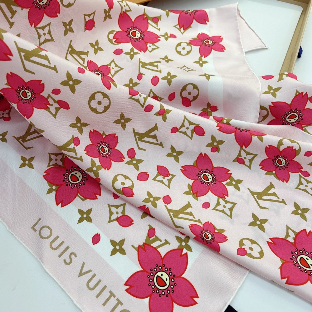 Louis Vuitton 100% Mulberry Silk 90cm Scarf!  