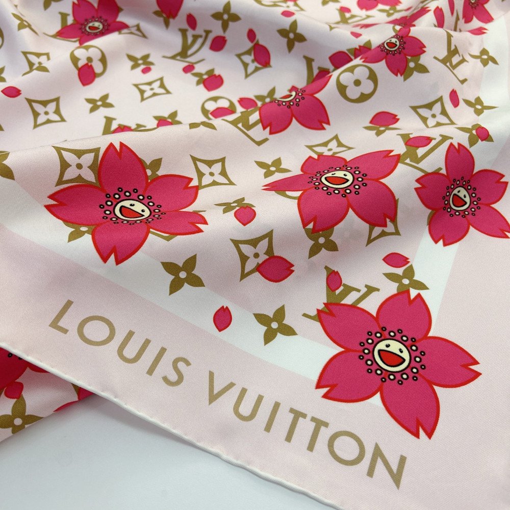 Louis Vuitton 100% Mulberry Silk 90cm Scarf!  