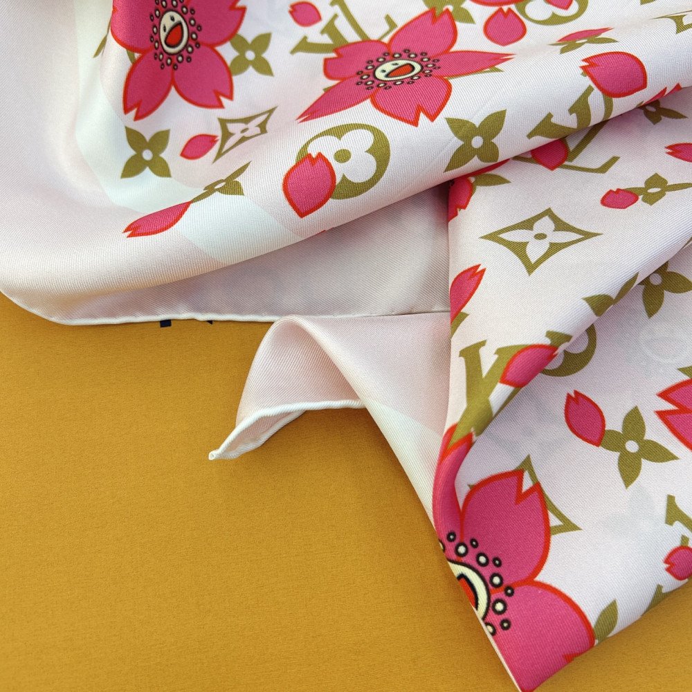 Louis Vuitton 100% Mulberry Silk 90cm Scarf!  