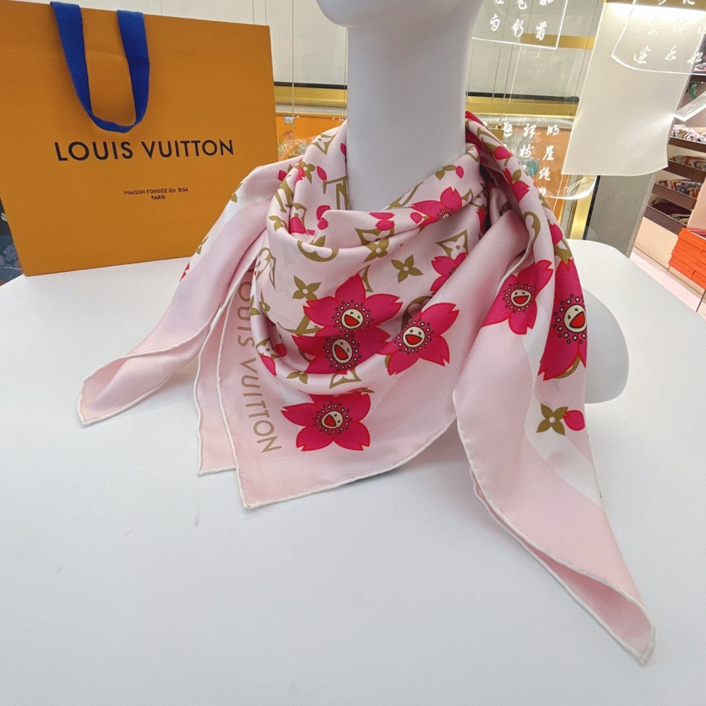 Louis Vuitton 100% Mulberry Silk 90cm Scarf!  