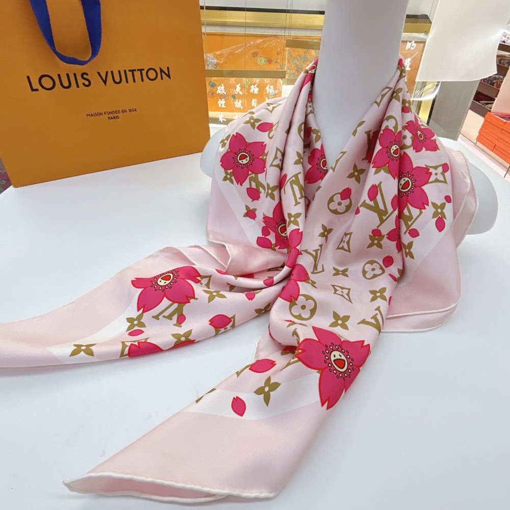 Louis Vuitton 100% Mulberry Silk 90cm Scarf!  